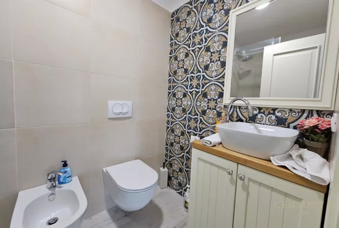 Shtepi me qera Apartament ne Tirane, 2+1, Mobilimi E mobiluar, Pagesa 1,000  Euro.