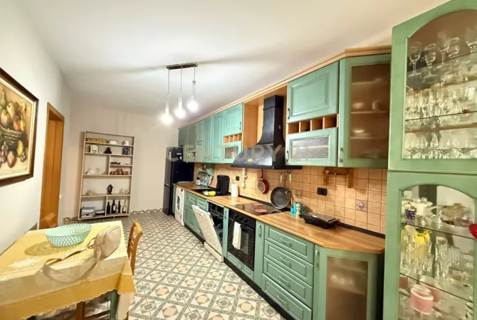 Shtepi me qera 2+1 ne Tirane - 650 Euro