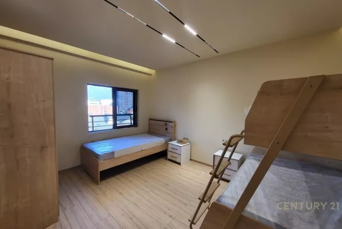 Shtepi ne shitje Apartament ne Tirane, 1+1, Mobilimi Pjeserisht e mobiluar, Pagesa 100,000  Euro.