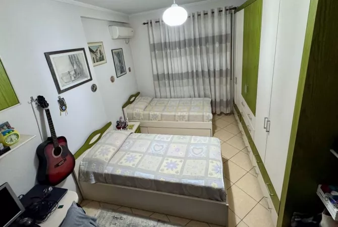 Shtepi me qera Apartament ne Tirane, 2+1, Mobilimi E mobiluar, Pagesa 550  Euro.