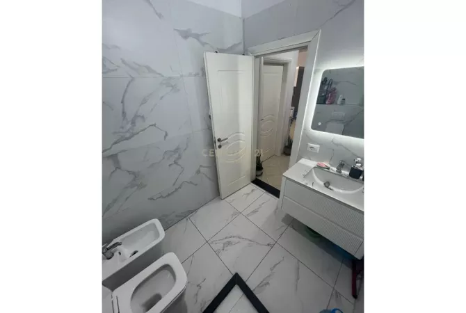 Shtepi ne shitje Apartament ne Tirane, 2+1, Mobilimi E mobiluar, Pagesa 150,000  Euro.