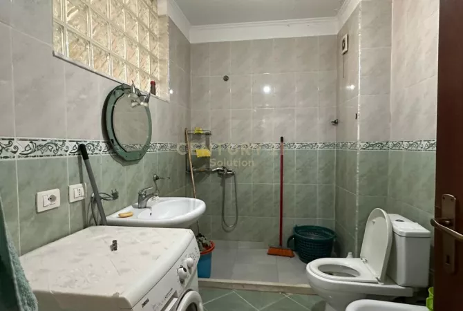 Shtepi ne shitje Apartament ne Tirane, 2+1, Mobilimi E mobiluar, Pagesa 147,000  Euro.