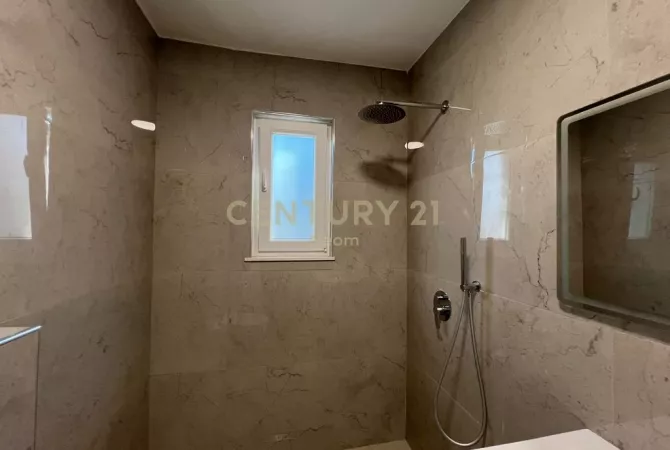 Shtepi me qera Apartament ne Tirane, 2+1, Mobilimi E mobiluar, Pagesa 700  Euro.