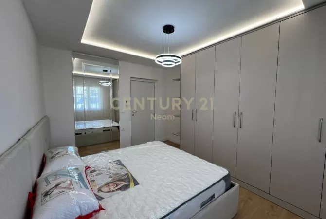 Shtepi me qera Apartament ne Tirane, 2+1, Mobilimi E mobiluar, Pagesa 700  Euro.