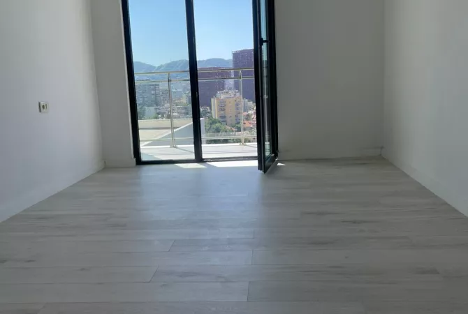 Ambient biznesi me qera 3+1 ne Tirane - 500 Euro