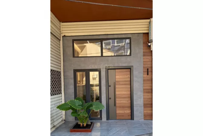 AMBIENT KOMERCIAL PER QIRA, KAT PERDHE PRANE SHKOLLES ALI DEMI!   Atrium124007