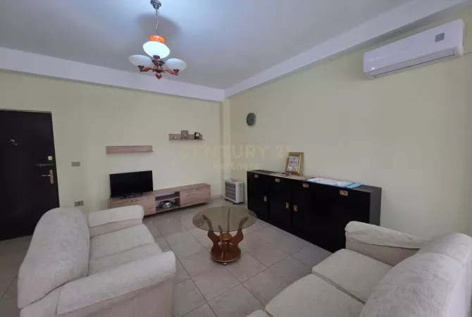 Shtepi me qera Apartament ne Tirane, 2+1, Mobilimi E mobiluar, Pagesa 600  Euro.