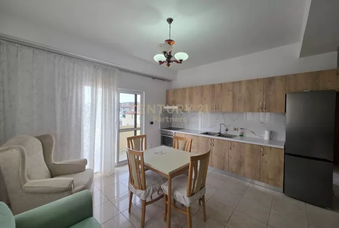 Shtepi me qera Apartament ne Tirane, 2+1, Mobilimi E mobiluar, Pagesa 600  Euro.