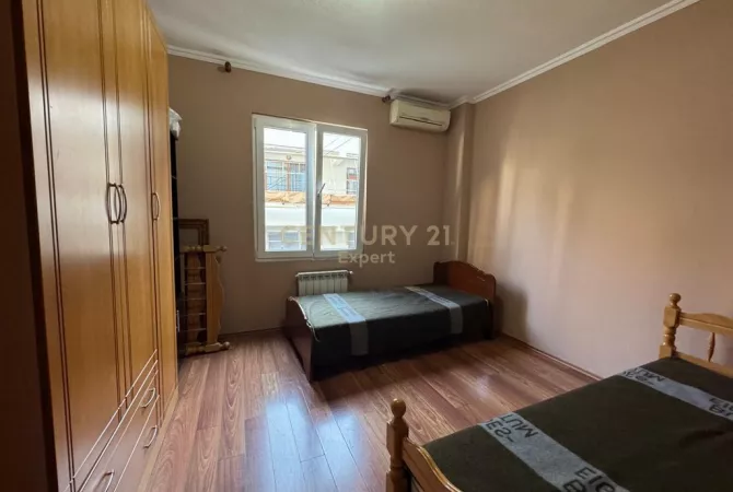 Shtepi me qera Apartament ne Tirane, 2+1, Mobilimi E mobiluar, Pagesa 550  Euro.