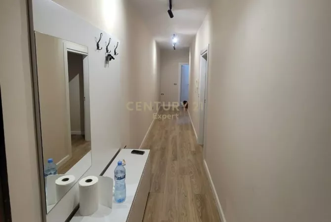 Shtepi me qera Apartament ne Tirane, 1+1, Mobilimi E mobiluar, Pagesa 550  Euro.