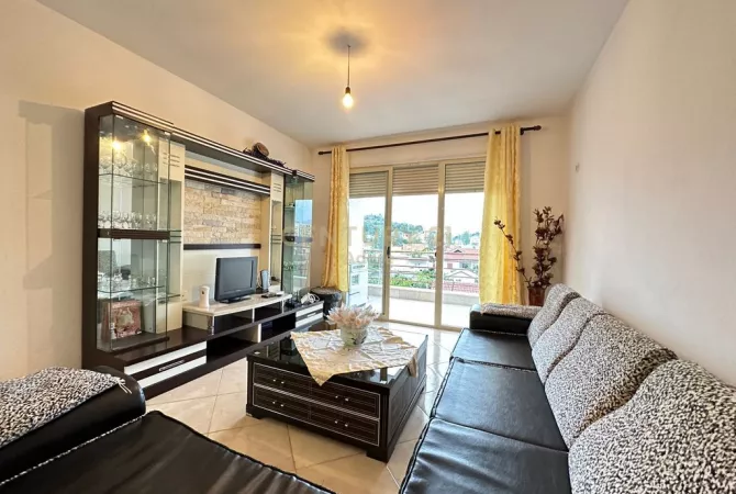 Shtepi me qera Apartament ne Tirane, 3+1, Mobilimi E mobiluar, Pagesa 500  Euro.