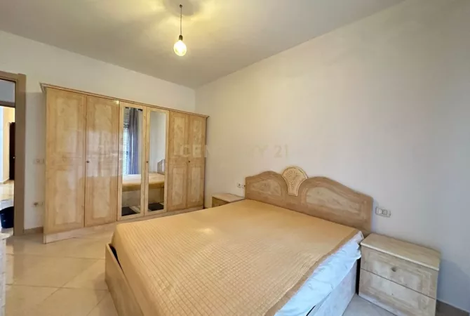 Shtepi me qera Apartament ne Tirane, 3+1, Mobilimi E mobiluar, Pagesa 500  Euro.