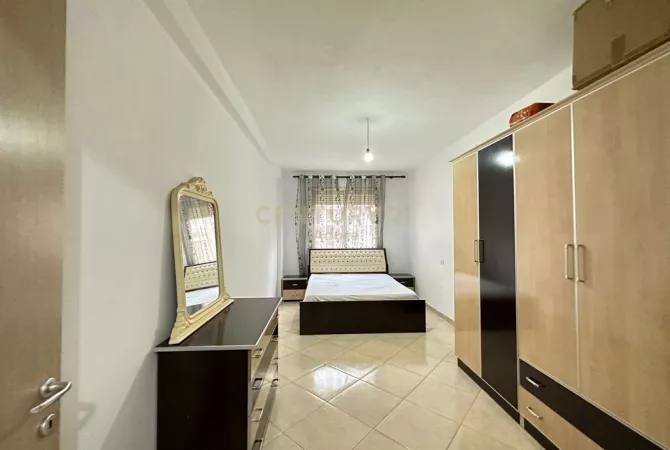 Shtepi me qera Apartament ne Tirane, 3+1, Mobilimi E mobiluar, Pagesa 500  Euro.