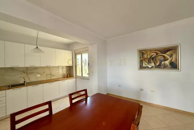 Shtepi me qera Apartament ne Tirane, 2+1, Mobilimi E mobiluar, Pagesa 800  Euro.