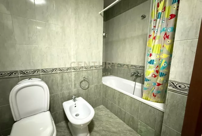 Shtepi me qera Apartament ne Tirane, 2+1, Mobilimi E mobiluar, Pagesa 800  Euro.