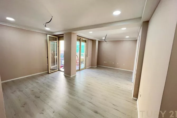 Ambient biznesi me qera 3+1 ne Tirane - 1,000 Euro