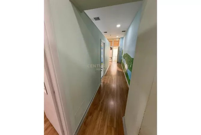 	JEPET AMBIENT KOMERCIAL KAT PERDHE TEK OXHAKU!!!    Atrium124298  