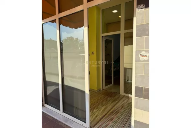 	JEPET AMBIENT KOMERCIAL KAT PERDHE TEK OXHAKU!!!    Atrium124298  