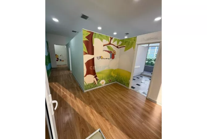 Ambient biznesi me qera 3+1 ne Tirane - 1,500 Euro