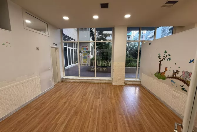 Ambient biznesi me qera 3+1 ne Tirane - 1,500 Euro