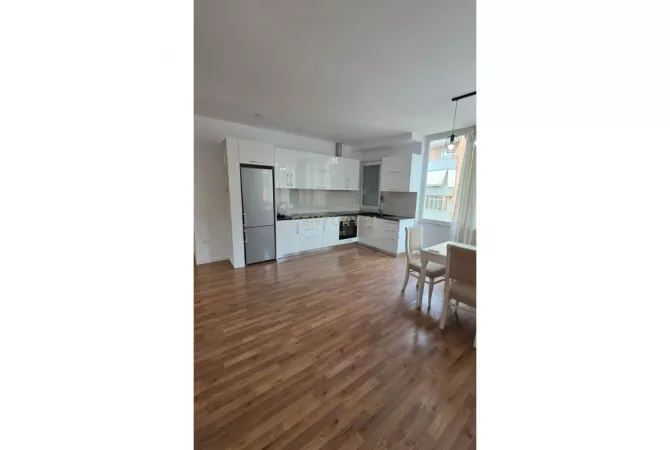Shtepi me qera 2+1 ne Tirane - 700 Euro