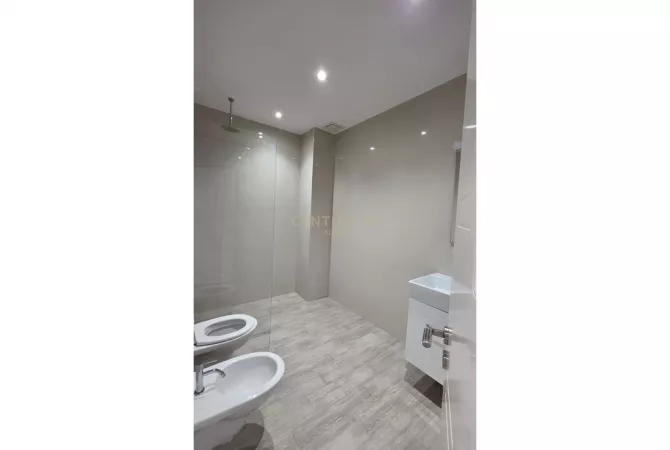 Shtepi me qera Apartament ne Tirane, 2+1, Mobilimi E mobiluar, Pagesa 700  Euro.