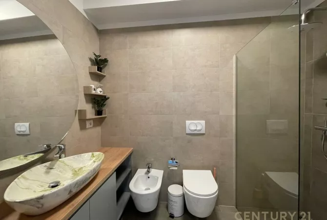 Shtepi me qera Apartament ne Tirane, 2+1, Mobilimi E mobiluar, Pagesa 900  Euro.