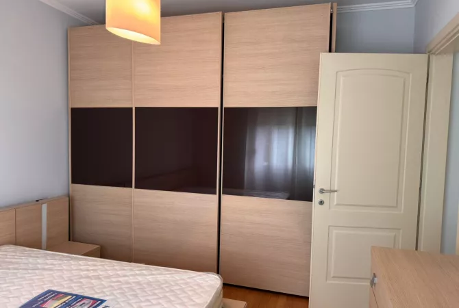 Shtepi me qera Apartament ne Tirane, 2+1, Mobilimi E mobiluar, Pagesa 60,000  Leke.