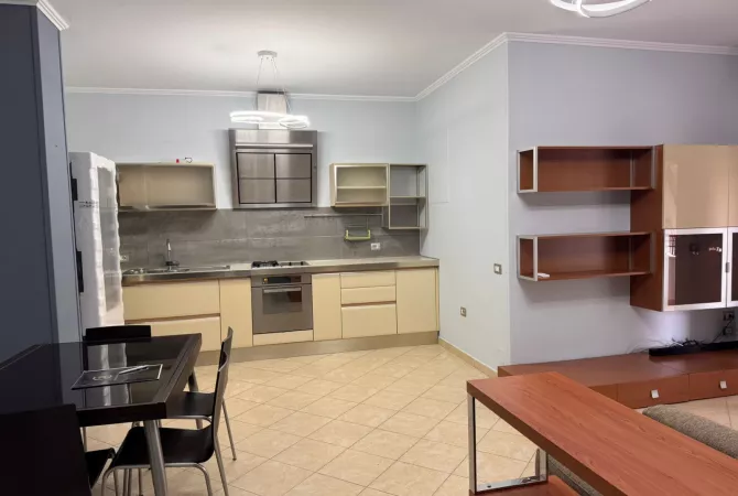 Shtepi me qera 2+1 ne Tirane - 60,000 Leke