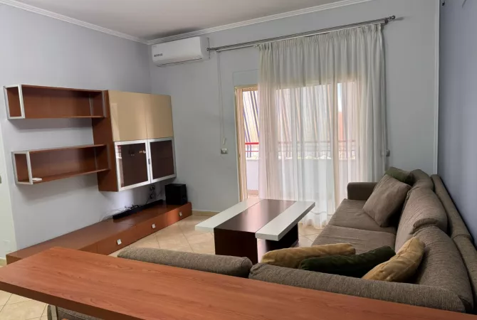 Shtepi me qera 2+1 ne Tirane - 60,000 Leke