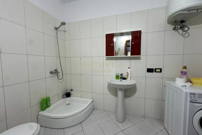 Shtepi ne shitje Apartament ne Tirane, 2+1, Mobilimi E mobiluar, Pagesa 145,000  Euro.