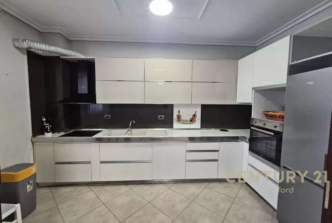 Shtepi me qera Apartament ne Tirane, 3+1, Mobilimi E mobiluar, Pagesa 750  Euro.