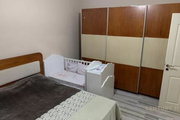 Shtepi ne shitje Apartament ne Tirane, 2+1, Mobilimi E mobiluar, Pagesa 135,000  Euro.