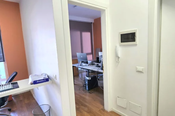 Ambient biznesi me qera 3+1 ne Tirane - 600 Euro