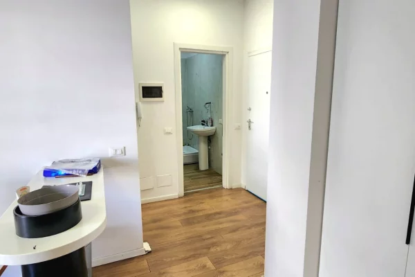 Ambient biznesi me qera 3+1 ne Tirane - 600 Euro