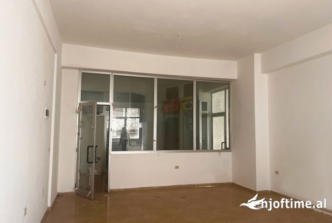 Ambient biznesi me qera 1+1 ne Elbasan - 250 Euro