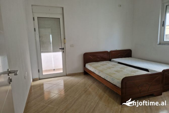 Shtepi me qera 2+1 ne Tirane - 430 Euro