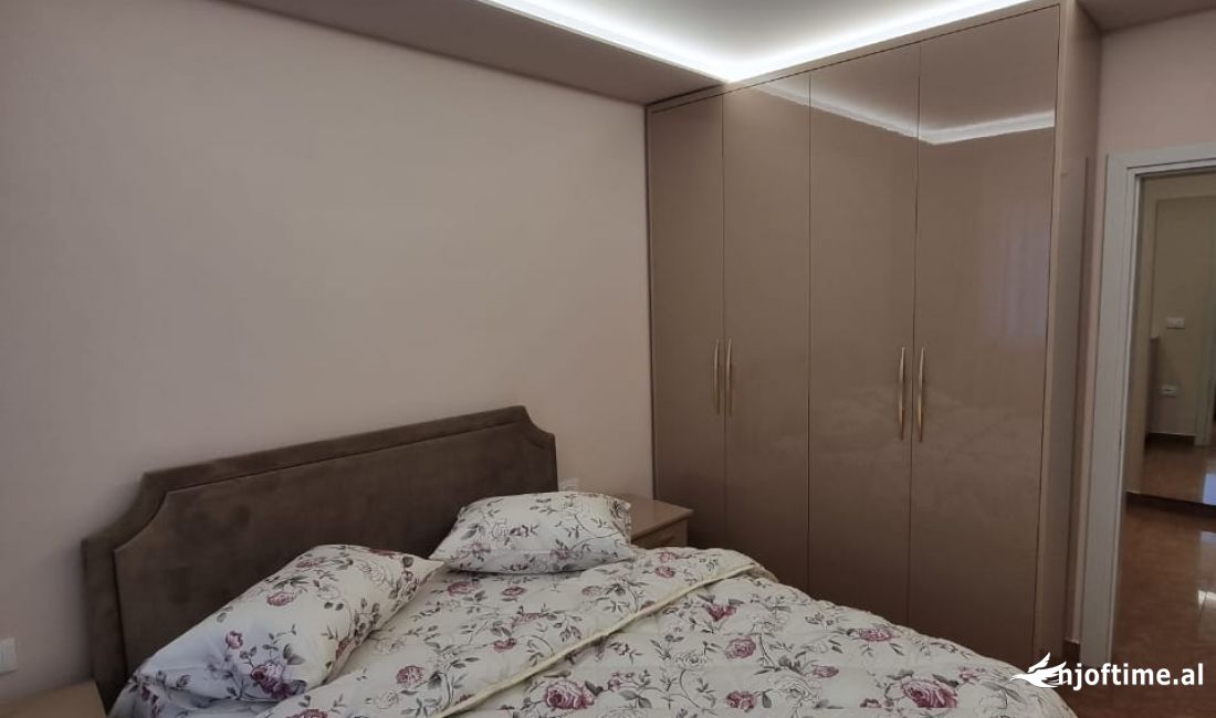 Shtepi me qera Apartament ne Tirane, 1+1, Mobilimi E mobiluar, Pagesa 600  Euro.