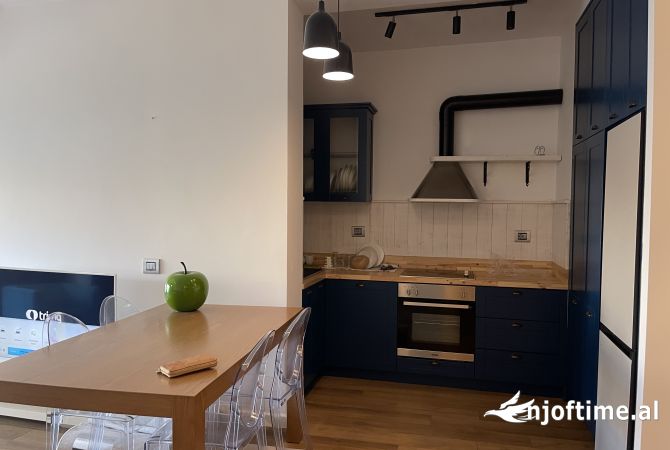 Shtepi me qera 2+1 ne Tirane - 1,000 Euro