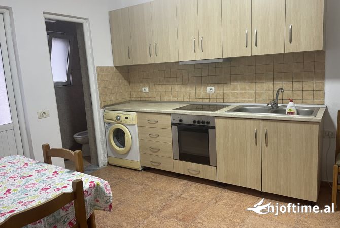 Shtepi me qera 1+1 ne Tirane - 40,000 Leke