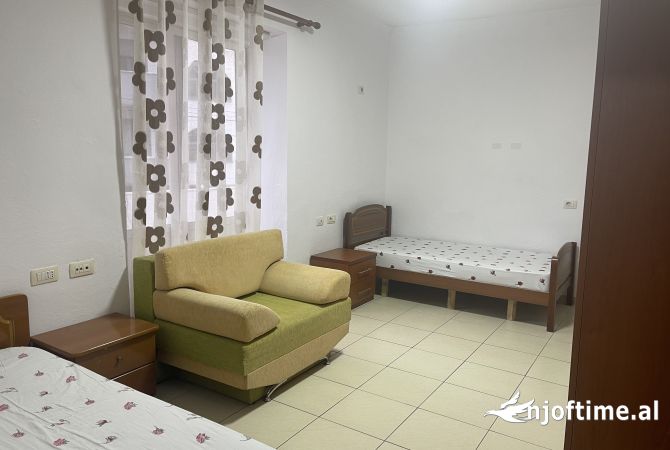 Shtepi me qera Apartament ne Tirane, 1+1, Mobilimi E mobiluar, Pagesa 40,000  Leke.