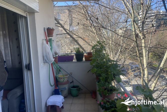 Shtepi ne shitje Apartament ne Tirane, 2+1, Mobilimi E mobiluar, Pagesa 160,000  Euro.