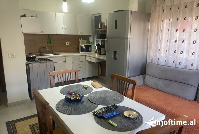 Shtepi ne shitje Apartament ne Tirane, 2+1, Mobilimi E mobiluar, Pagesa 160,000  Euro.