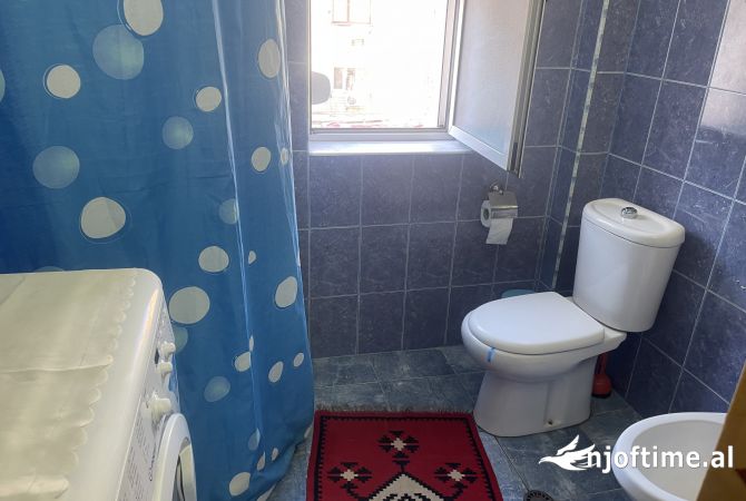 Shtepi ne shitje Apartament ne Tirane, 2+1, Mobilimi E mobiluar, Pagesa 160,000  Euro.