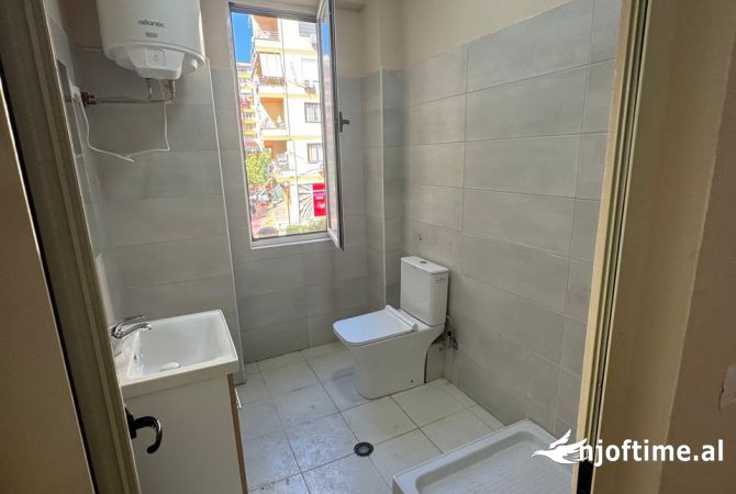 Shtepi ne shitje Apartament ne Tirane, 2+1, Mobilimi Bosh, pa mobiluar, Pagesa 115,000  Euro.