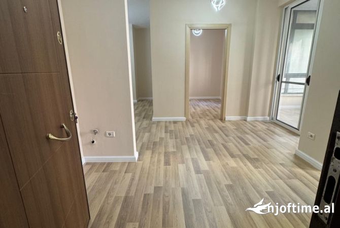 Shtepi ne shitje Apartament ne Tirane, 2+1, Mobilimi Bosh, pa mobiluar, Pagesa 115,000  Euro.