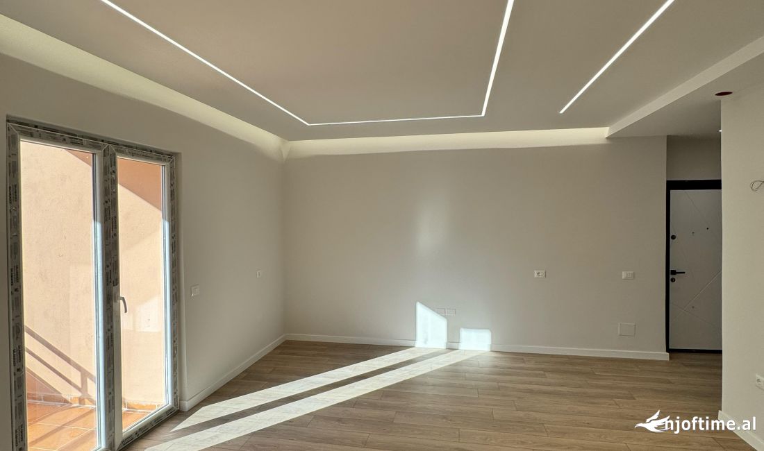 Shtepi ne shitje Apartament ne Tirane, 1+1, Mobilimi Bosh, pa mobiluar, Pagesa 125,000  Euro.