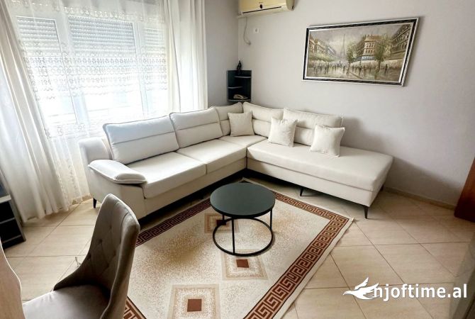 Shtepi me qera Apartament ne Tirane, 2+1, Mobilimi E mobiluar, Pagesa 450  Euro.