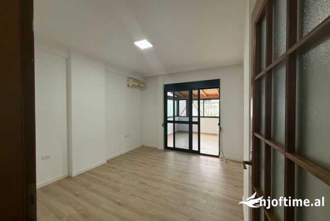 Ambient biznesi me qera 3+1 ne Tirane - 1,700 Euro