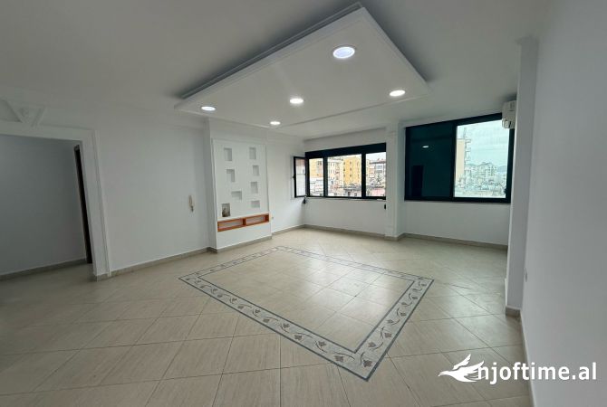 Ambient biznesi me qera 3+1 ne Tirane - 1,700 Euro